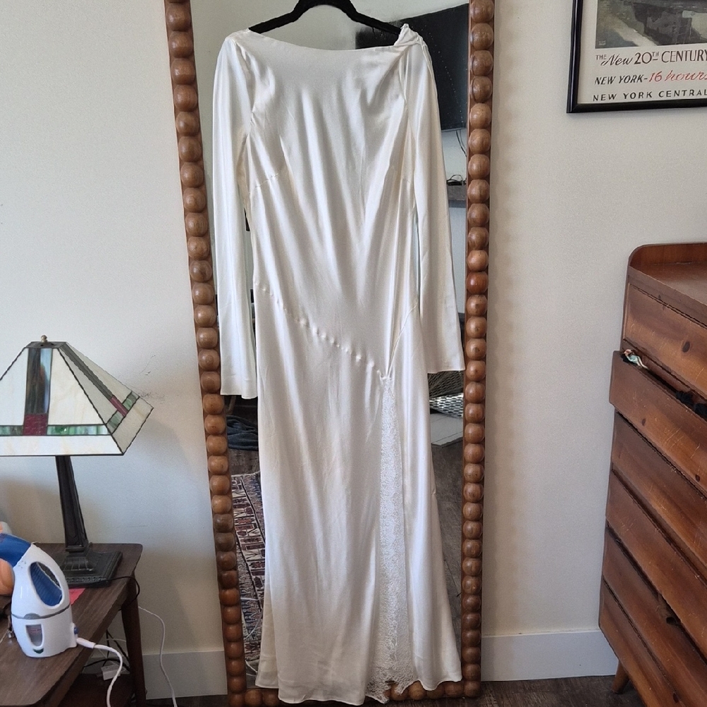 Elegant White Long Sleeve Dress